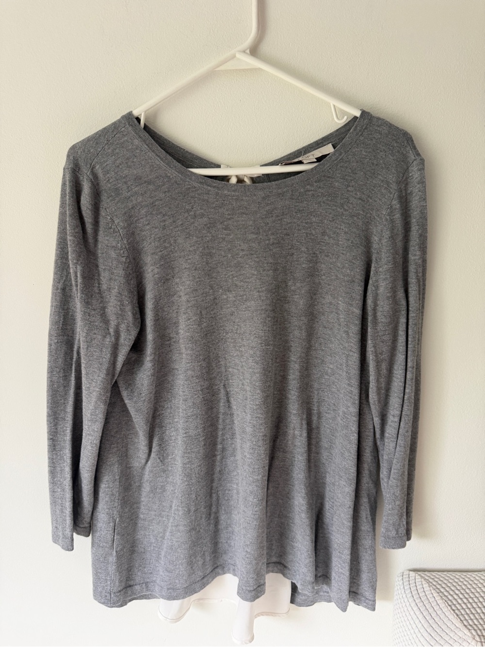 LOFT Women's Heather Gray Long Sleeve Scoop Neck Shirt- Open Bowed Cream Back